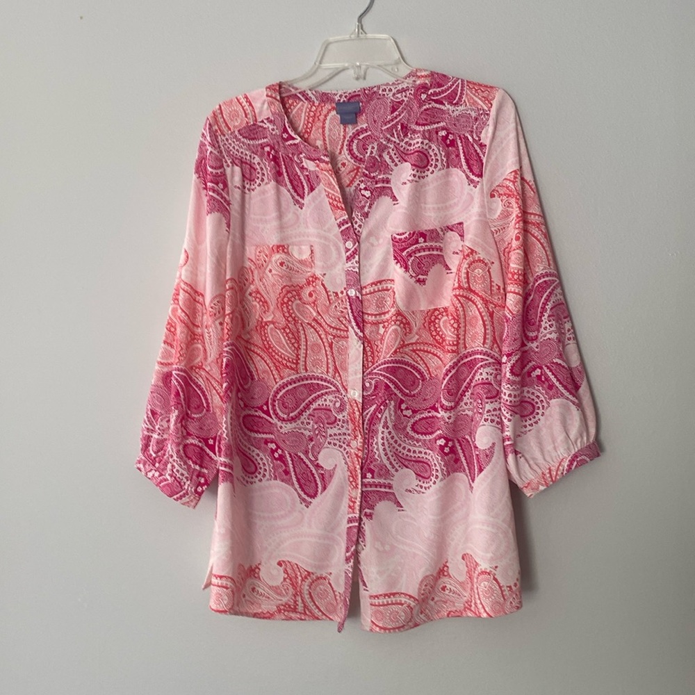Beautiful blouse with adjustable sleeves.. never worn without a tag